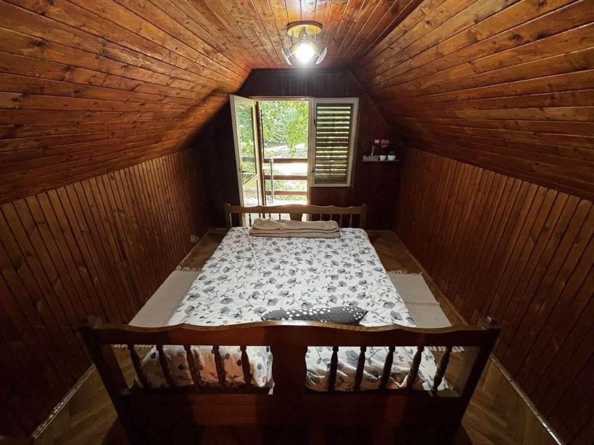 Vikendica na prodaju (1).jpg