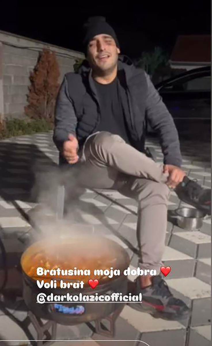 Darko Lazić kuva kotlić u Brestaču (6).jpg