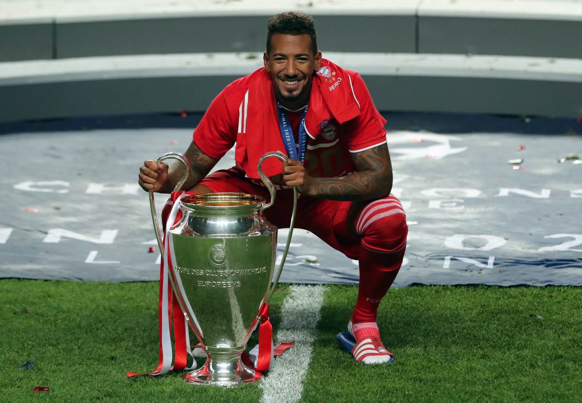 Žerom Boateng sa peharom Lige šampiona