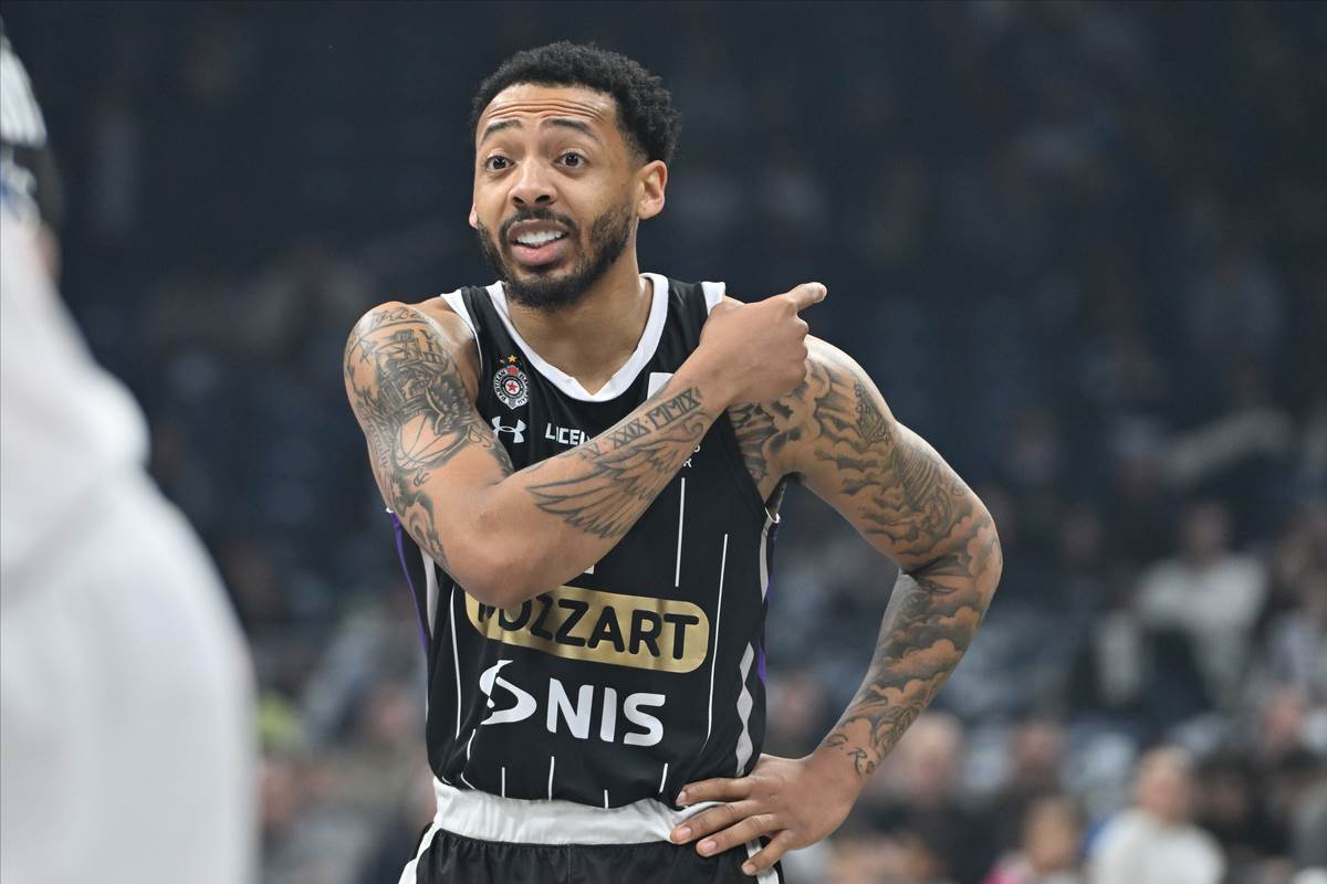 Karlik Džouns u dresu Partizana