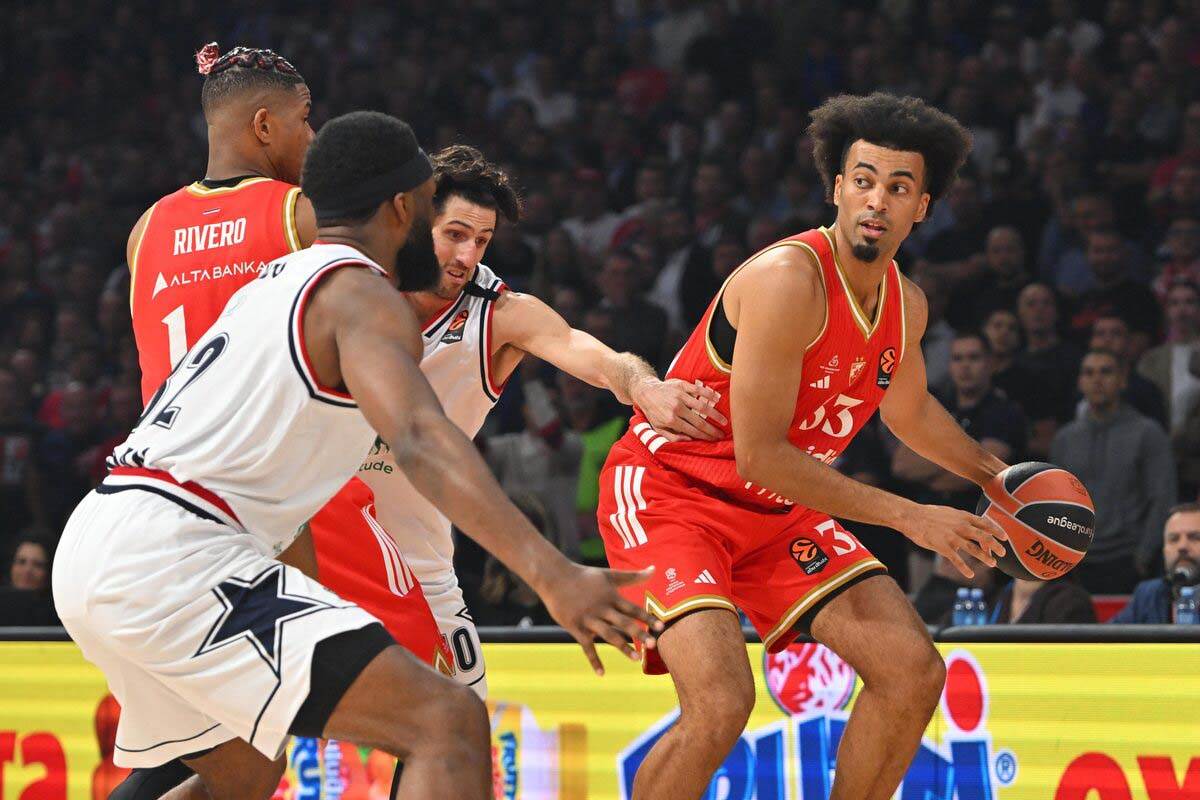 Džordan Nvora na utakmici Zvezda Armani