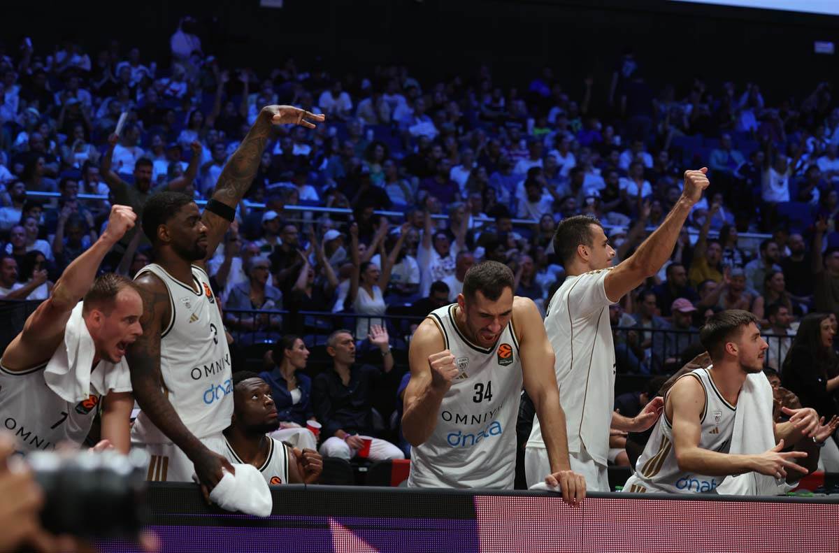 Kenan Kamenjaš i Klemen Prepelič na meču Partizan Dubai