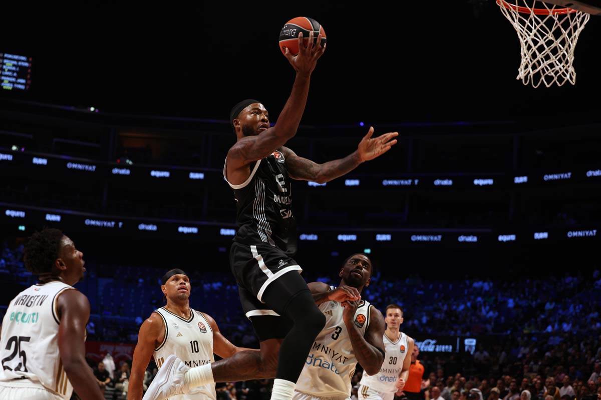 Tajrik Džouns na meču Partizan Dubai