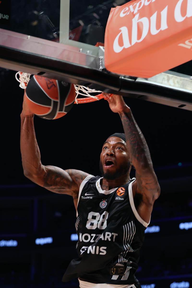 Tajrik Džouns na meču Partizan Dubai