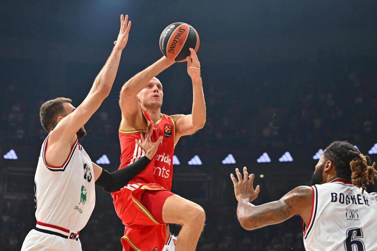 Crvena Zvezda Armani 2.jpg