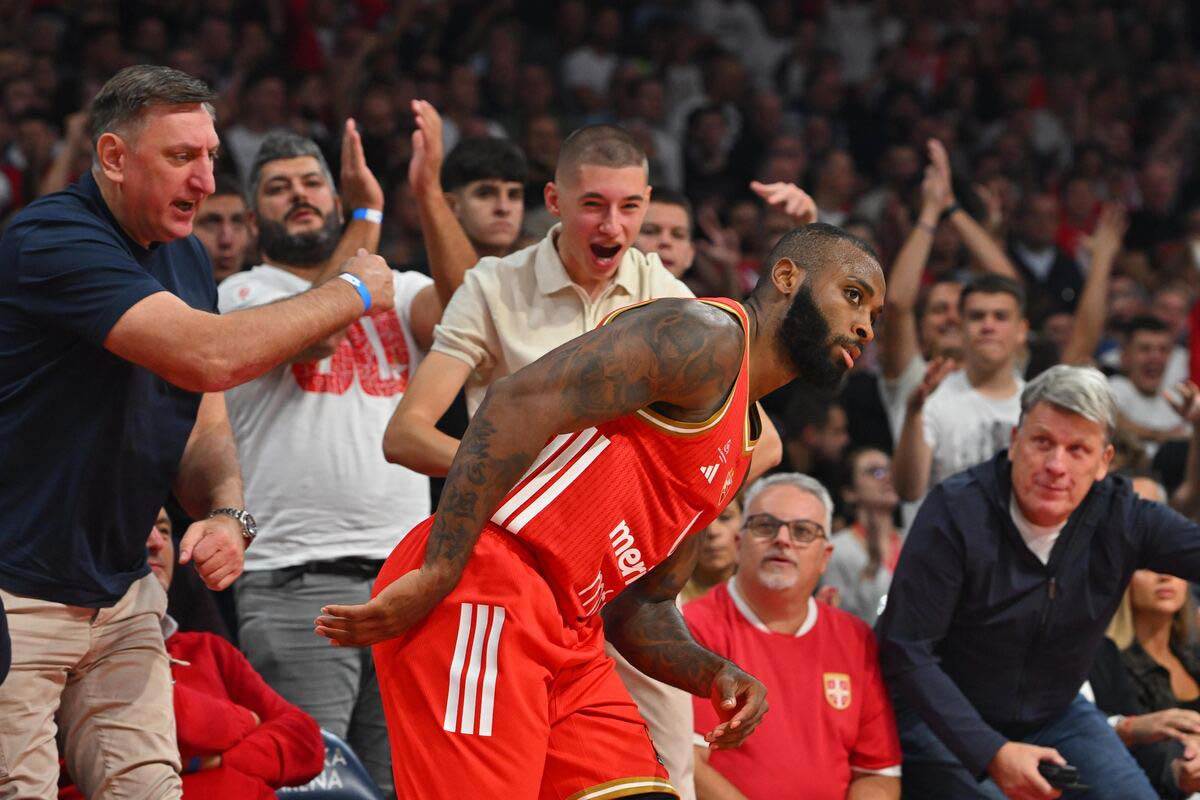 Crvena Zvezda Armani 11.jpg