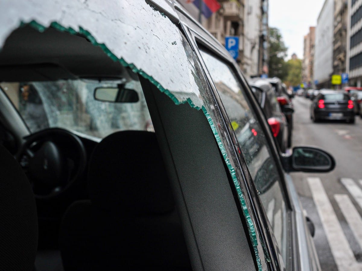 Oštećena zgrada u Kosovskoj (7).jpeg