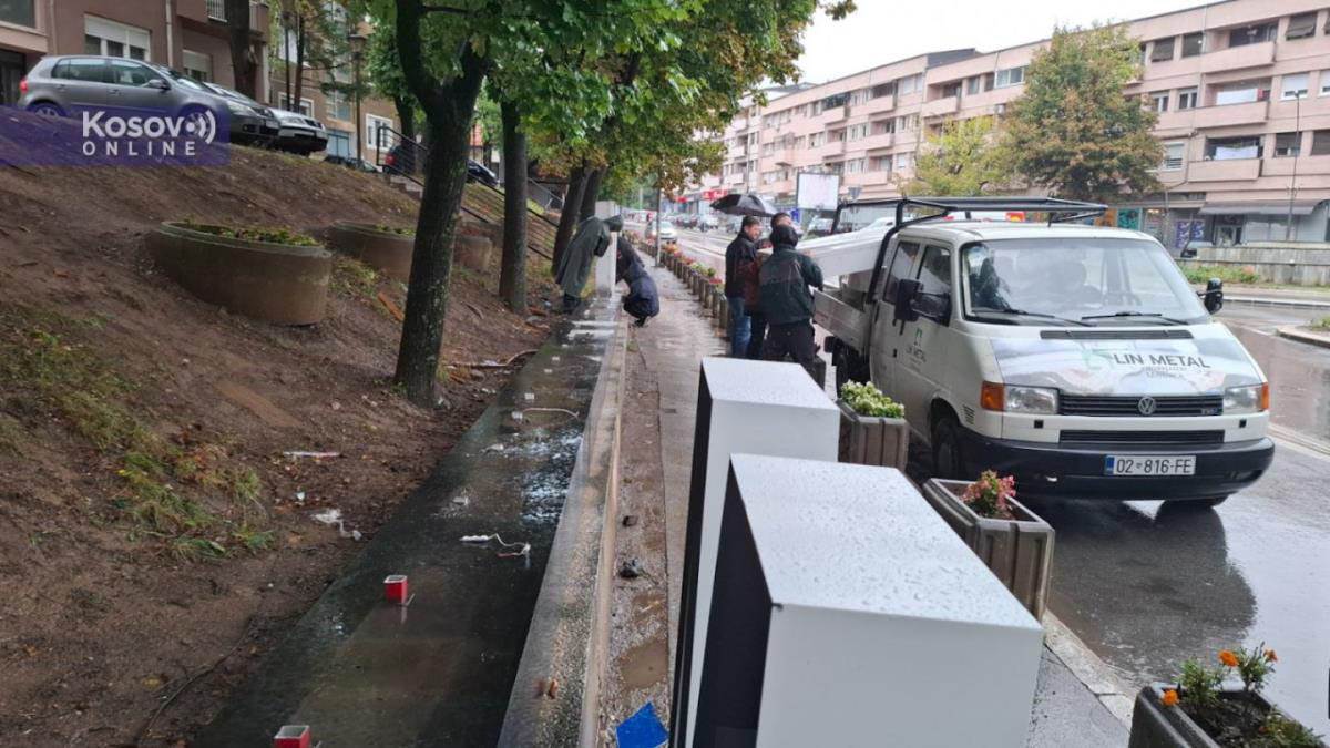 Uklonjen znak Volim K. Mitrovicu  (3).jpg