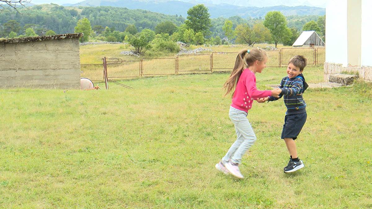 Monika je jedina učenica u školi koja je bila zatvorena punih 25 godina (3).jpg