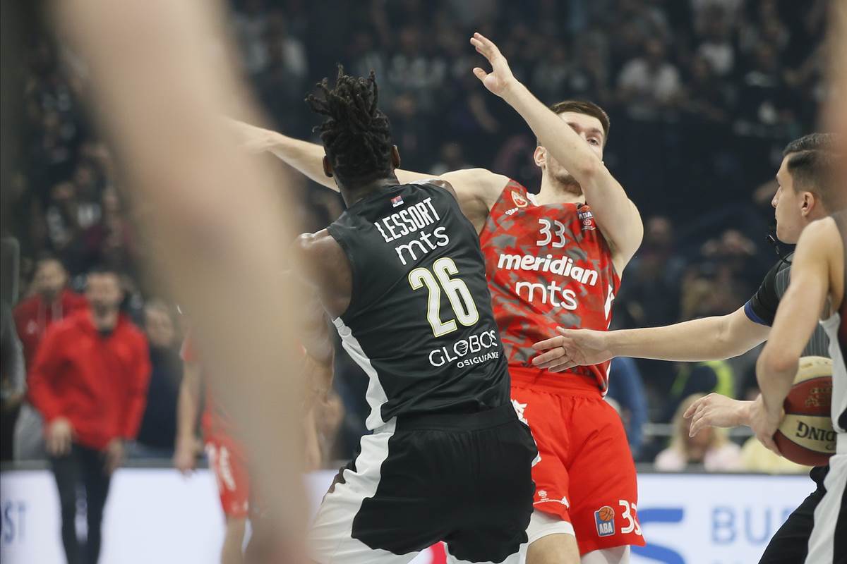 Matijas Lesor i Filip Petrušev tuča na derbiju Zvezda Partizan