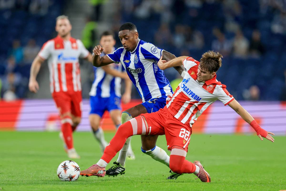 Vasilije Kostov i Pablo Rosario u duelu na Porto Zvezda