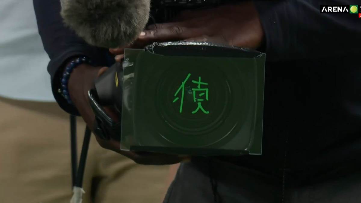 Novak Đoković na kineskom na kameri (3).jpg