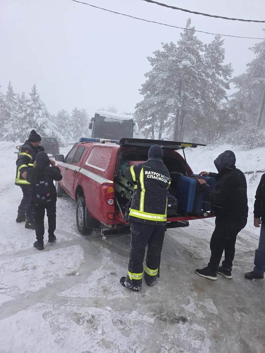 Zaglavljen autobus 3.jpg