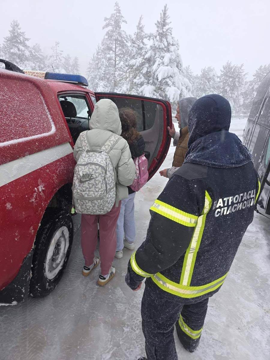 Zaglavljen autobus 4.jpg