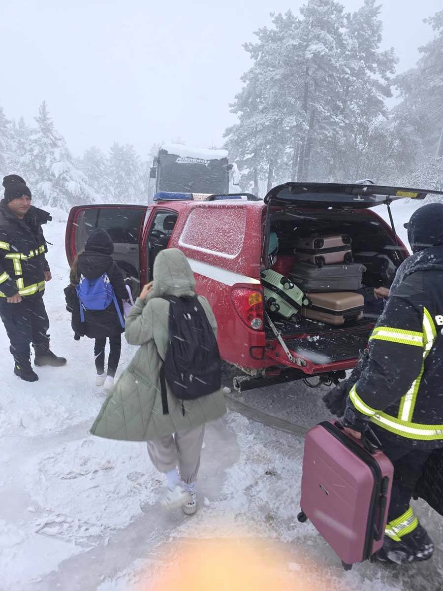 Zaglavljen autobus 5.jpg