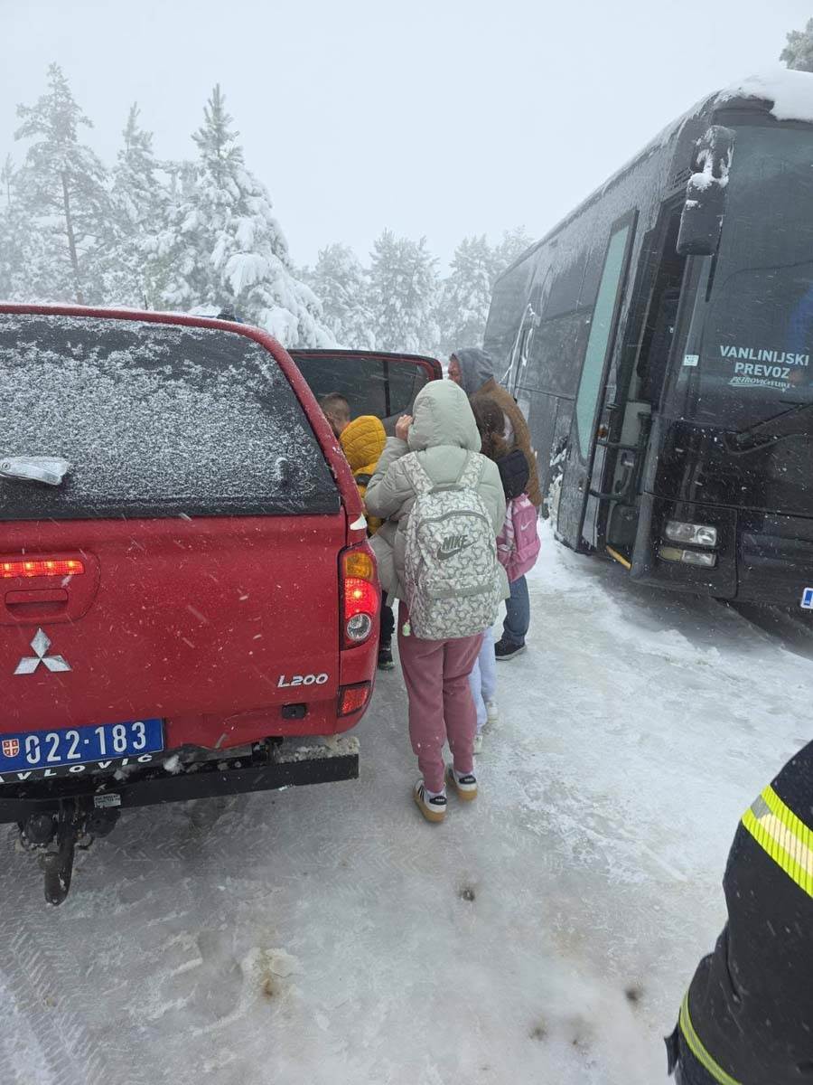 Zaglavljen autobus 6.jpg