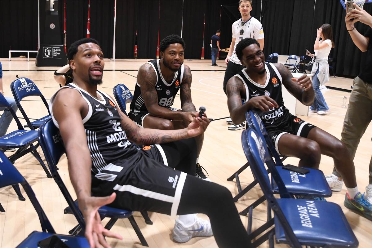 Sterling Braun na medija deju Partizana sa Šejkom Miltonom i Tajrikom Džounsom