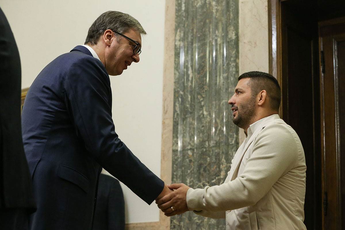 Aleksandar Vučić i Komarov (2).jpg