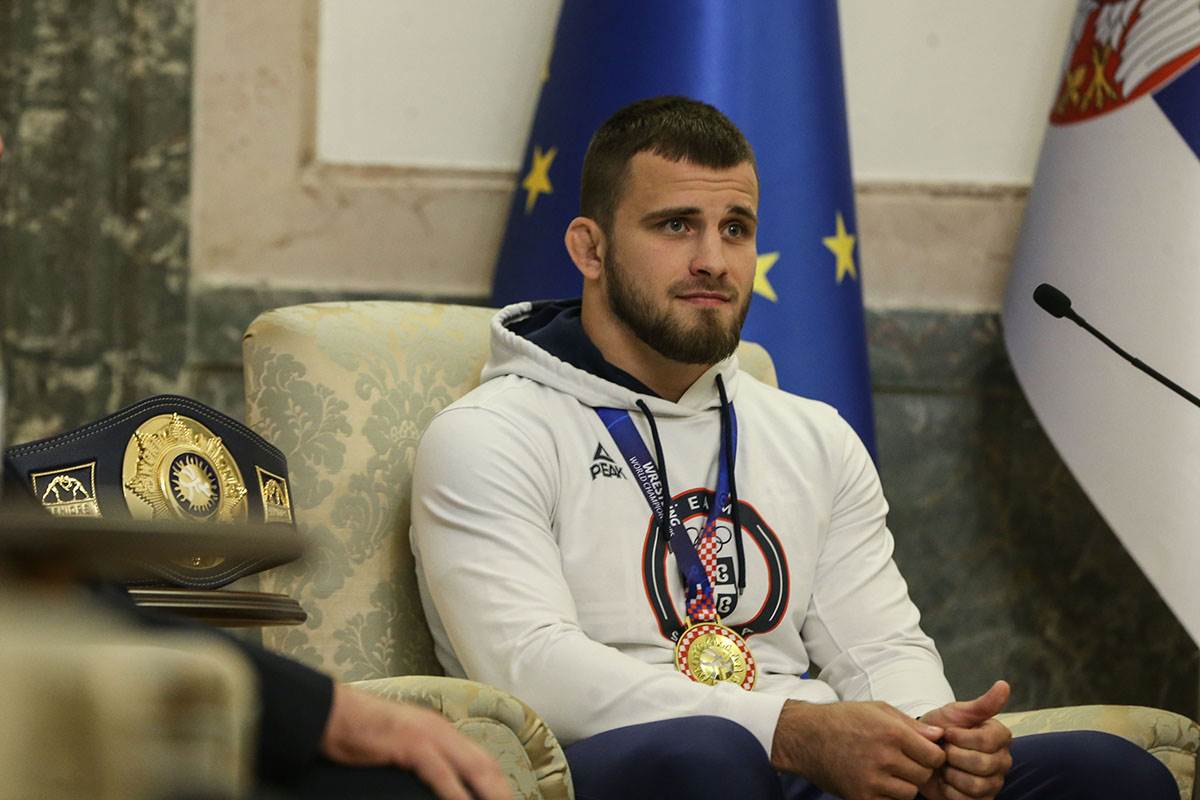 Aleksandar Vučić i Komarov (5).jpg