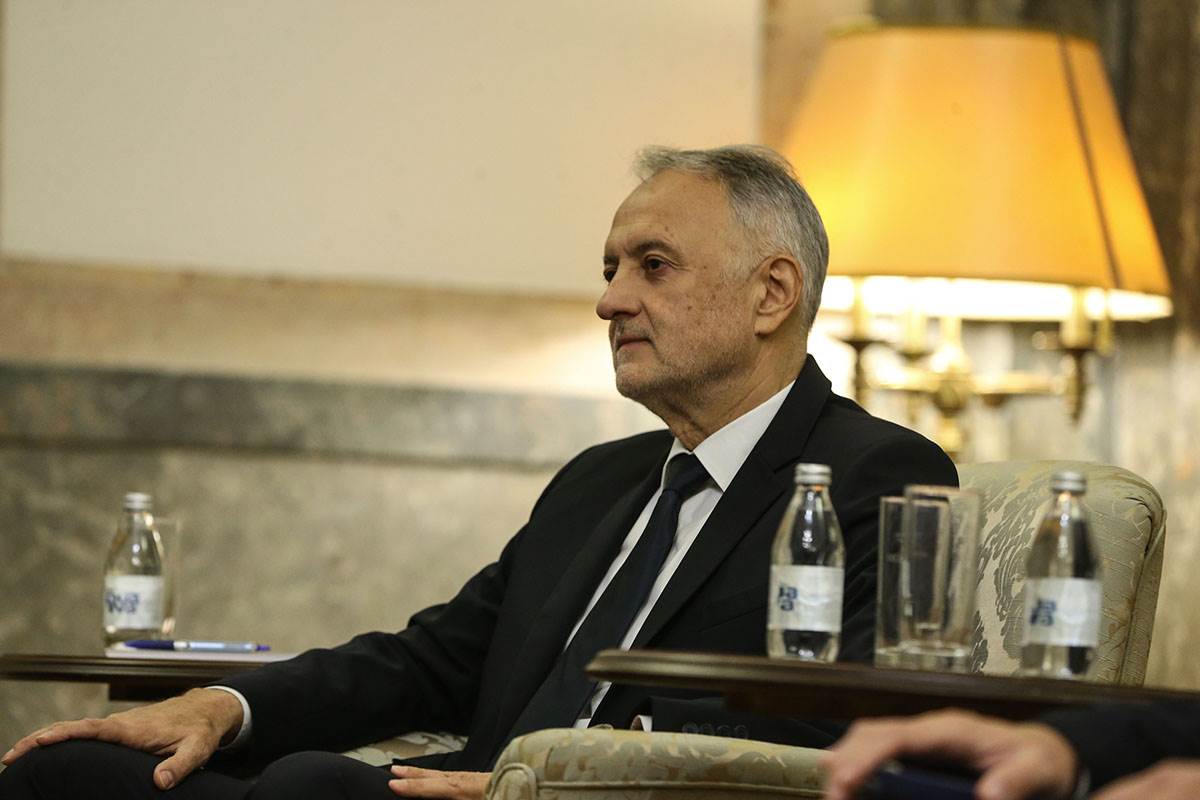 Aleksandar Vučić i Komarov (6).jpg