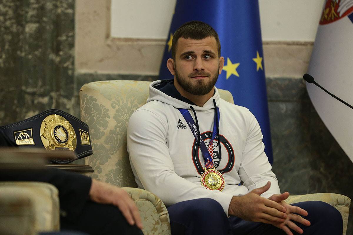 Aleksandar Vučić i Komarov (7).jpg