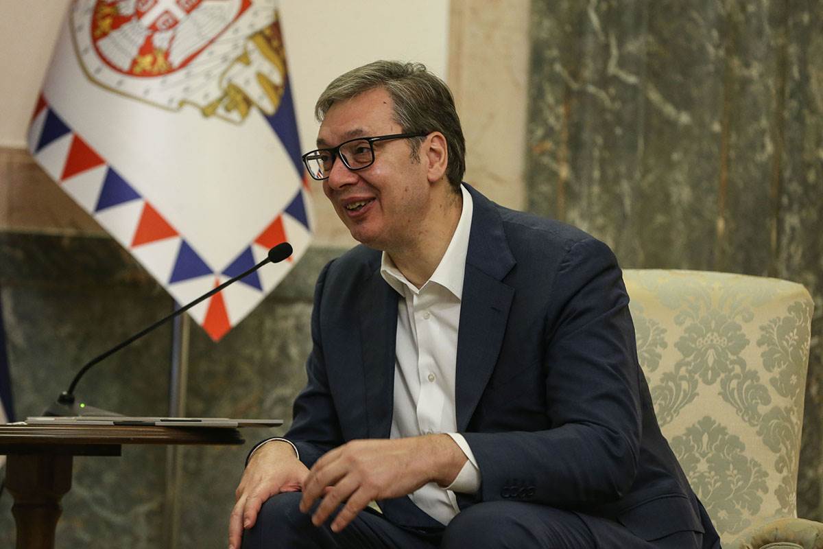 Aleksandar Vučić i Komarov (9).jpg