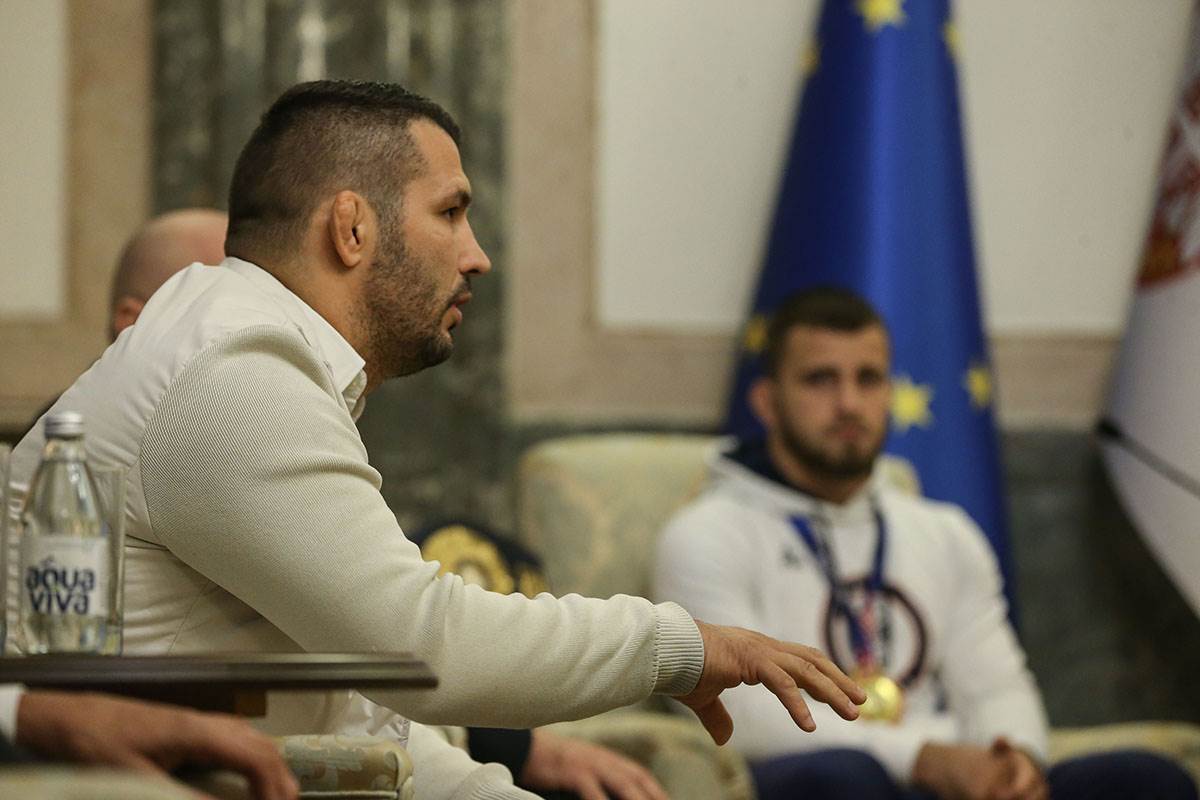 Aleksandar Vučić i Komarov (10).jpg