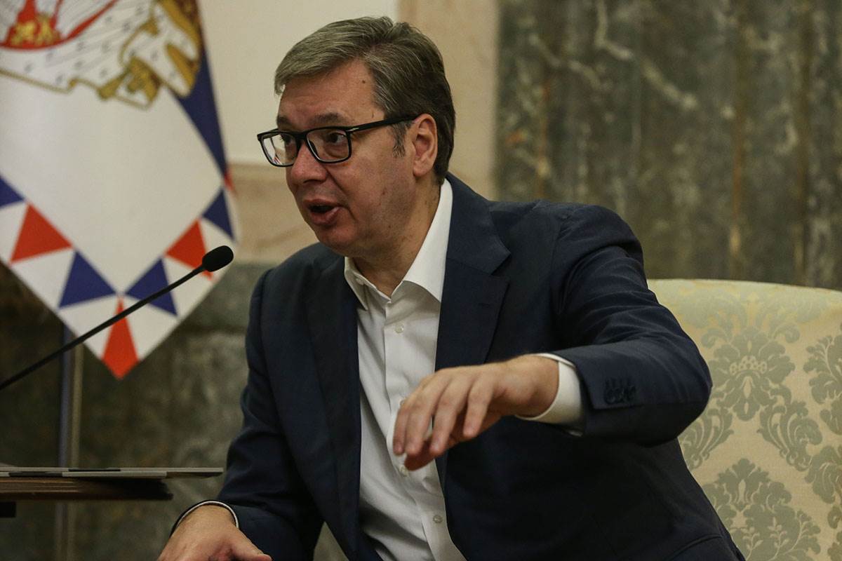 Aleksandar Vučić i Komarov (11).jpg
