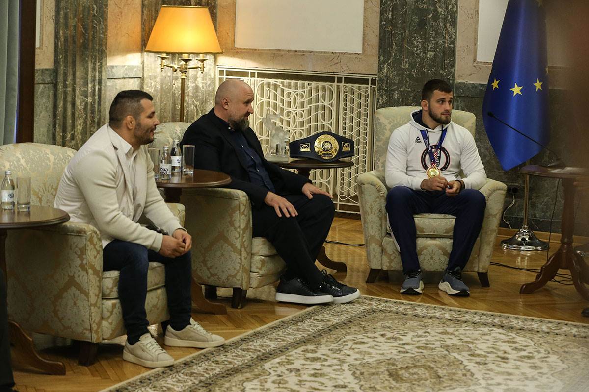 Aleksandar Vučić i Komarov (13).jpg