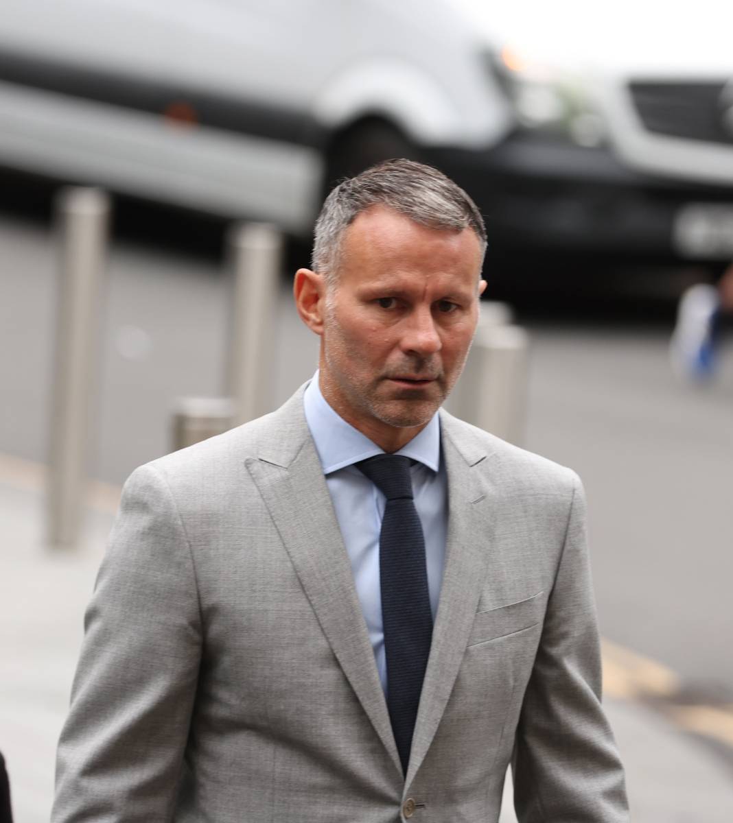 Rajan Gigs u odelu ide na suđenje