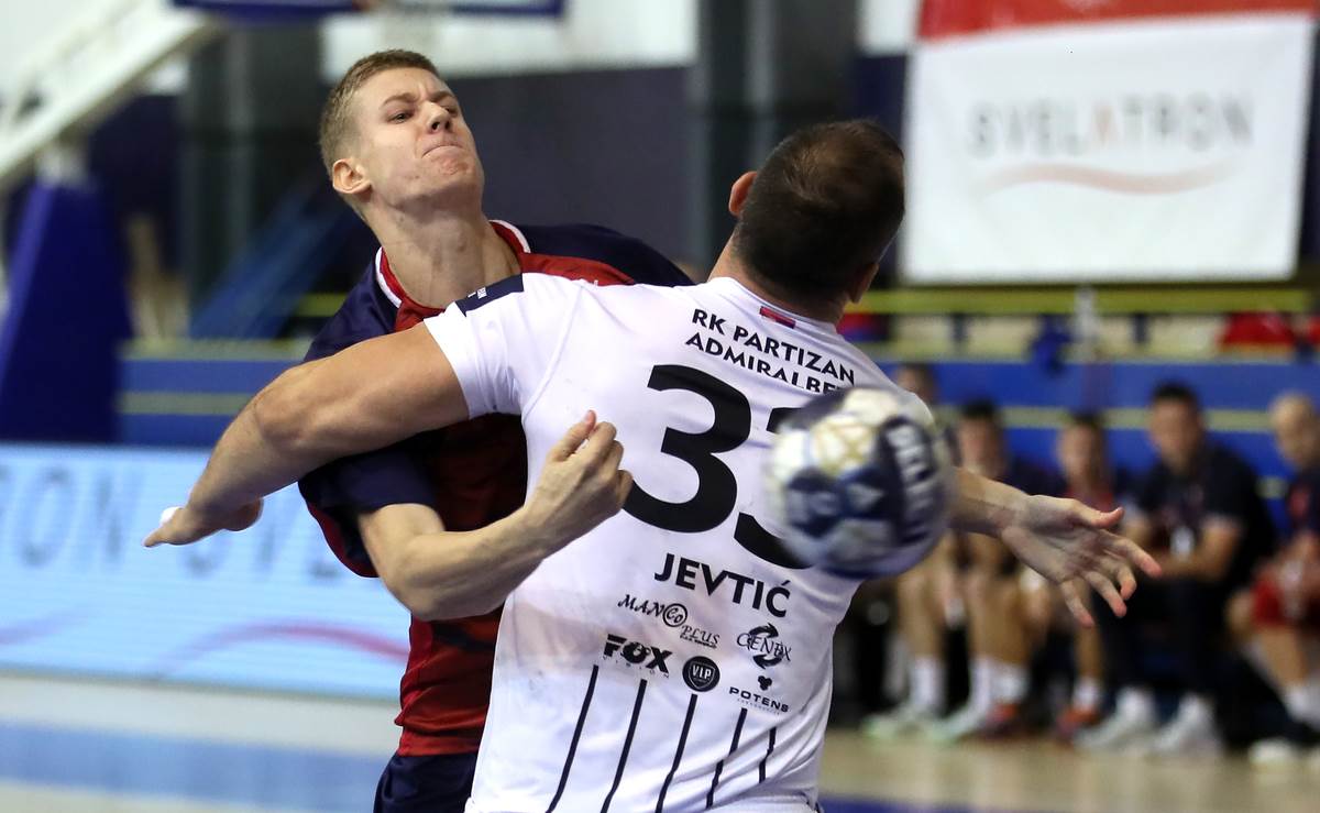 Andrej Petrić rukometaš Zvezde protiv Partizana