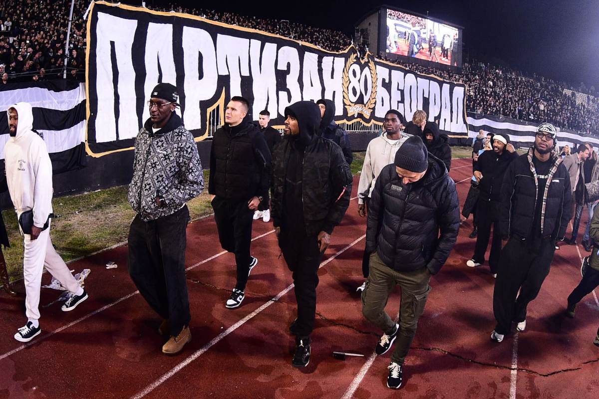 Košarkaši Partizana na stadionu JNA