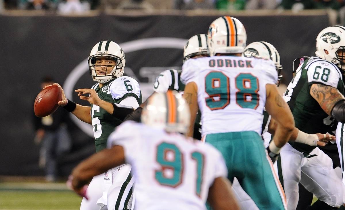 Mark Sančez organizuje napad svog tima na NFL utakmici