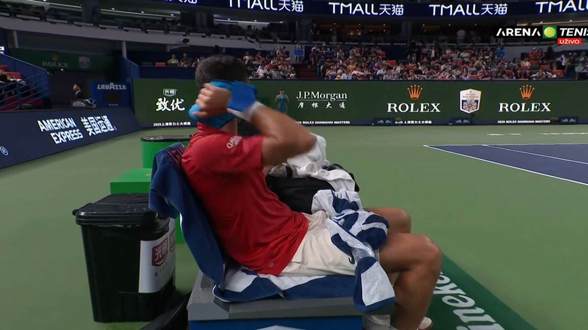 Novak Ðoković se rashladjuje u Šangaju