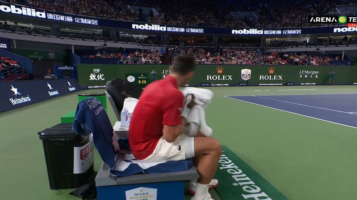 Novak Ðoković se rashladjuje u Šangaju