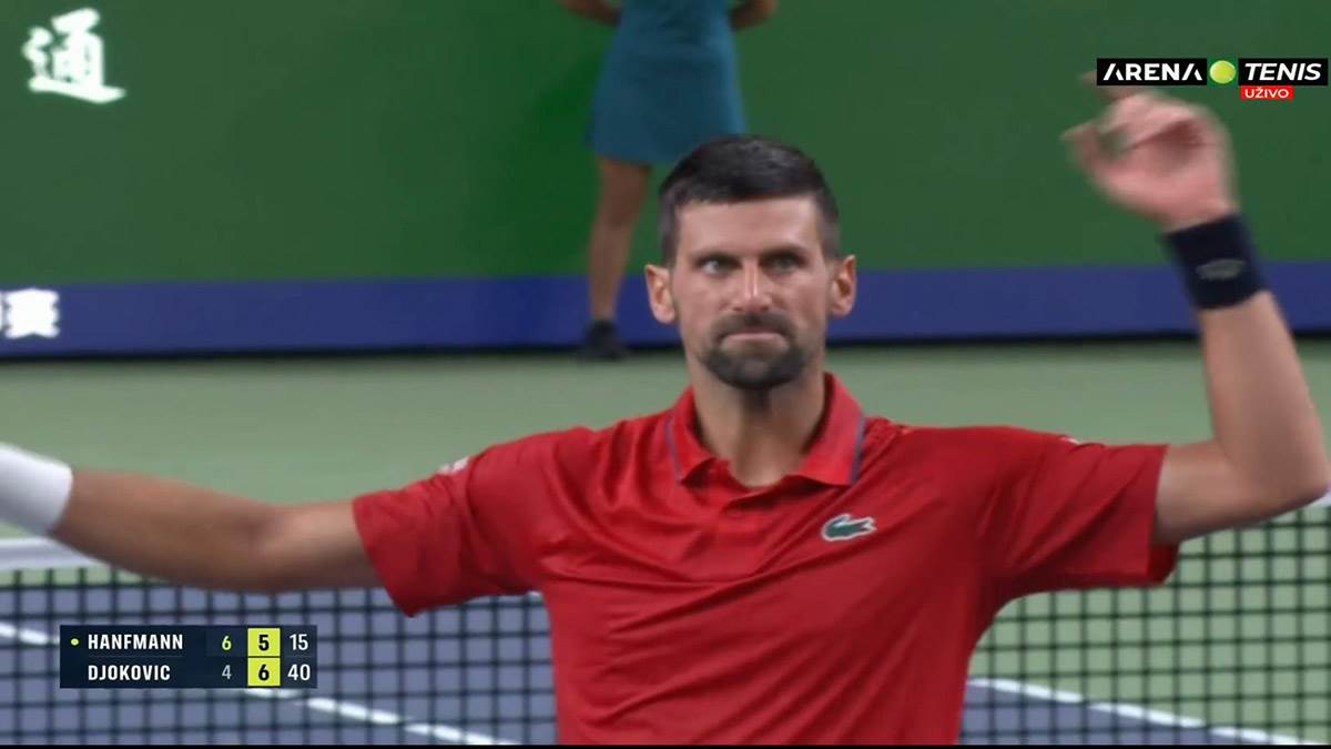 Novak Ðoković reakcija u Šangaju (3).jpg