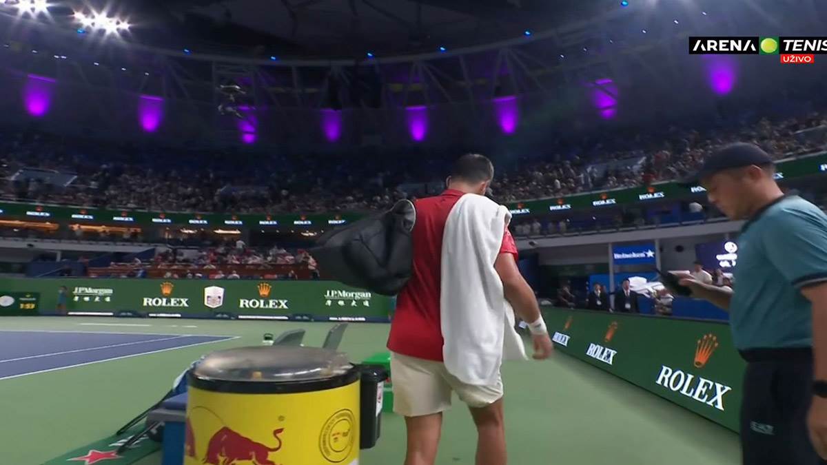 Novak Ðoković reakcija u Šangaju (5).jpg