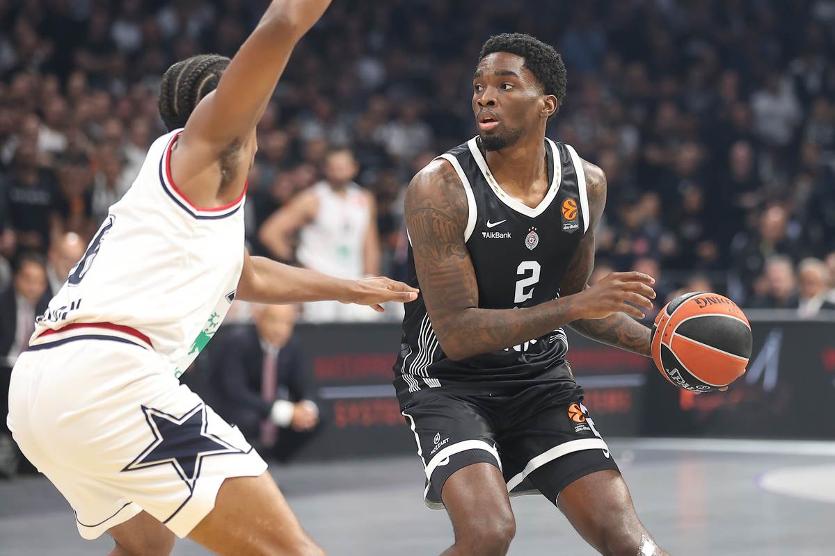Šejk Milton na utakmici Partizan Armani