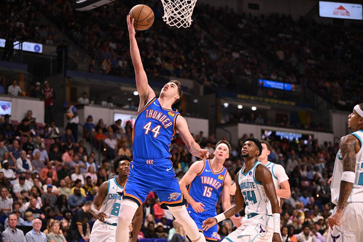 Nikola Topić u dresu Oklahome (2).jpg