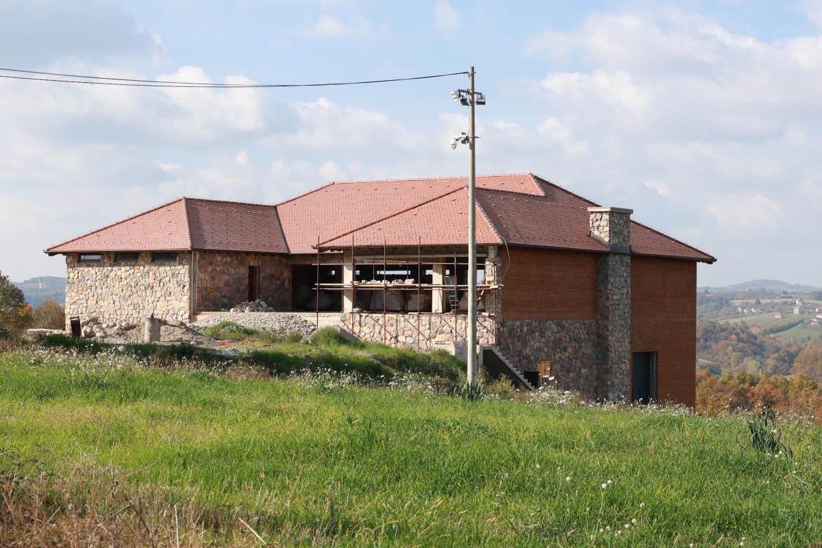 Imanje Nenada Jezdića u selu Zabrdica 1.jpg