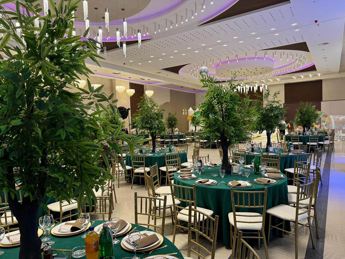 Majka Darka Lazica stigla nasmejana na slavlje (1).jpg