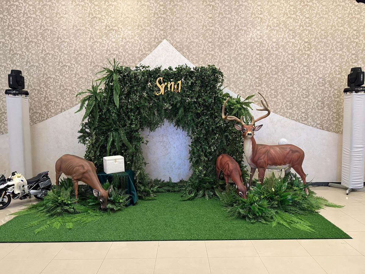 Majka Darka Lazica stigla nasmejana na slavlje (3).jpg