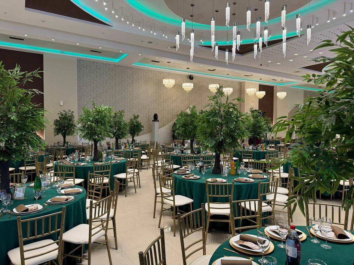 Majka Darka Lazica stigla nasmejana na slavlje (5).jpg