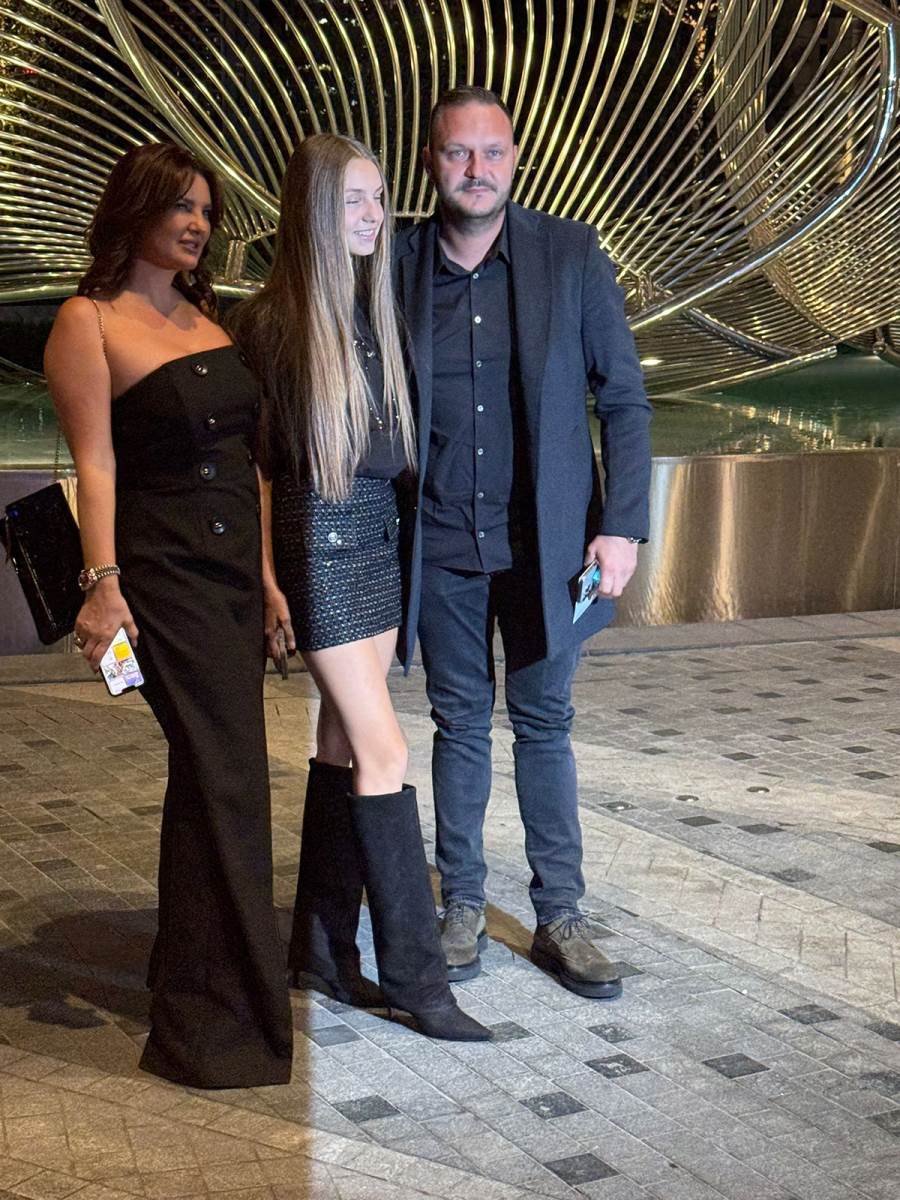 Dejan Petrović trubač sa suprugom i cerkom (1).jpg