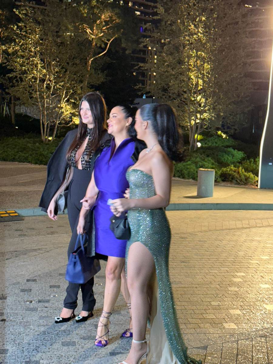 Jana sa ćerkom i Zoranom Micanović kod Viki (2).jpg