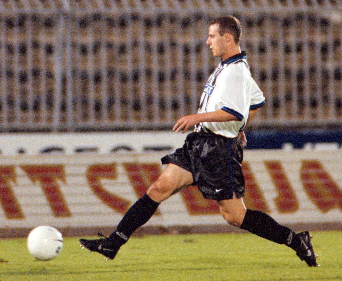 Igor Duljaj vodi loptu u dresu Partizana