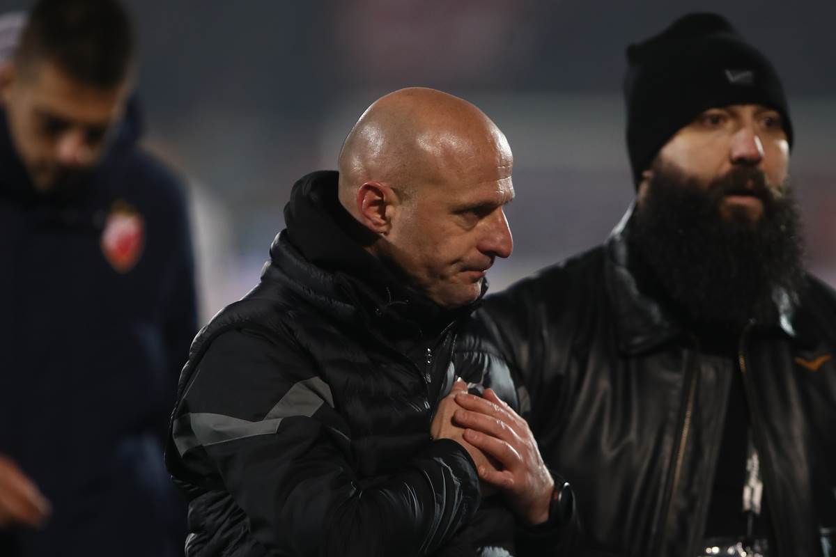 Igor Duljaj pozdravlja navijače Partizana