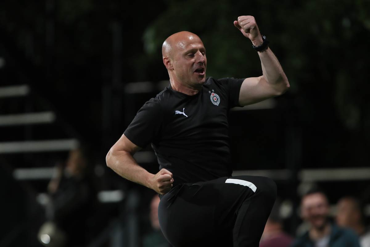 Igor Duljaj proslavlja gol Partizana