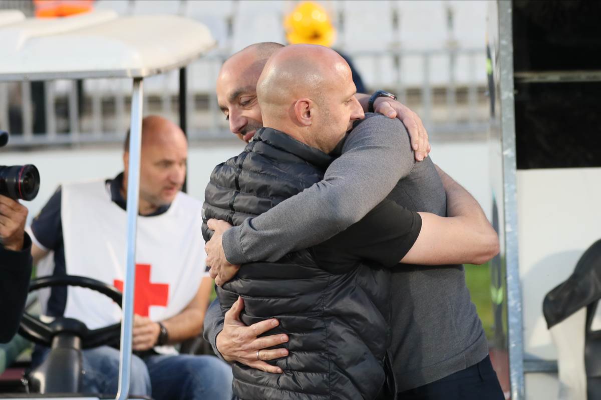 Igor Duljaj u zadrljaju sa Žarkom Lazetićem