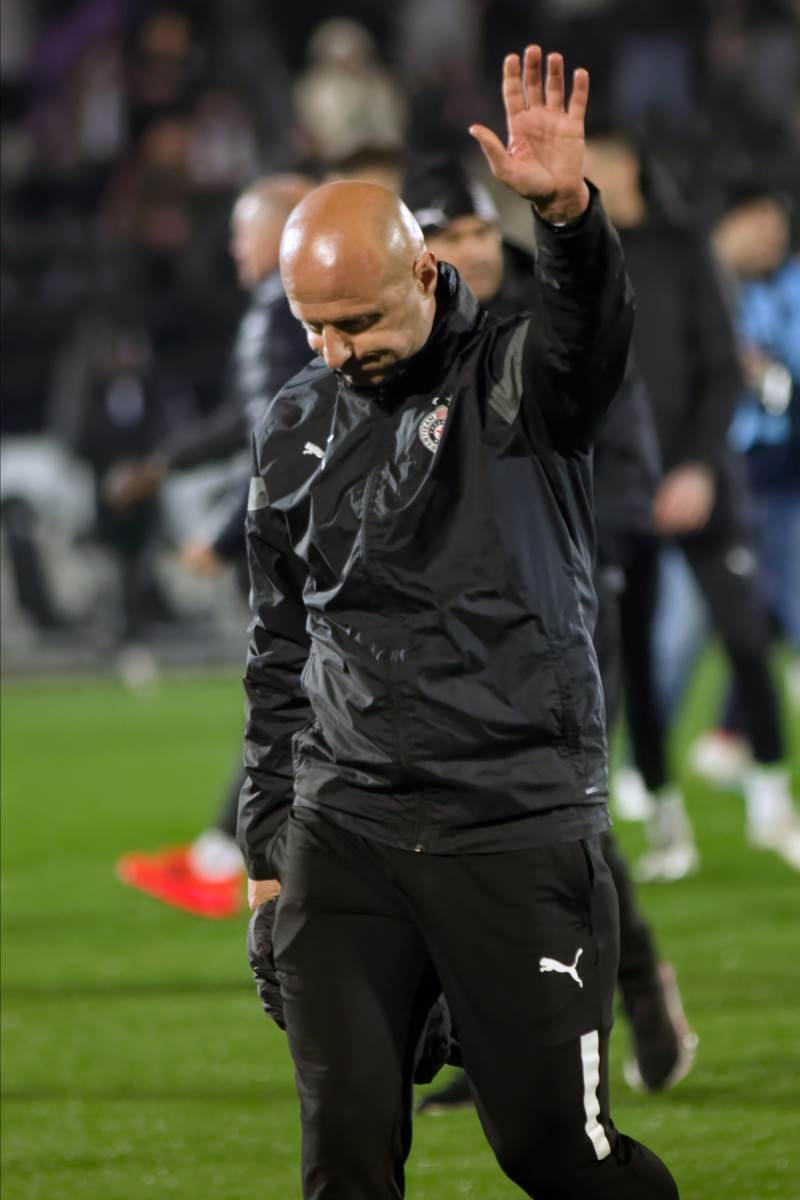 Igor Duljaj pozdravlja navijače Partizana